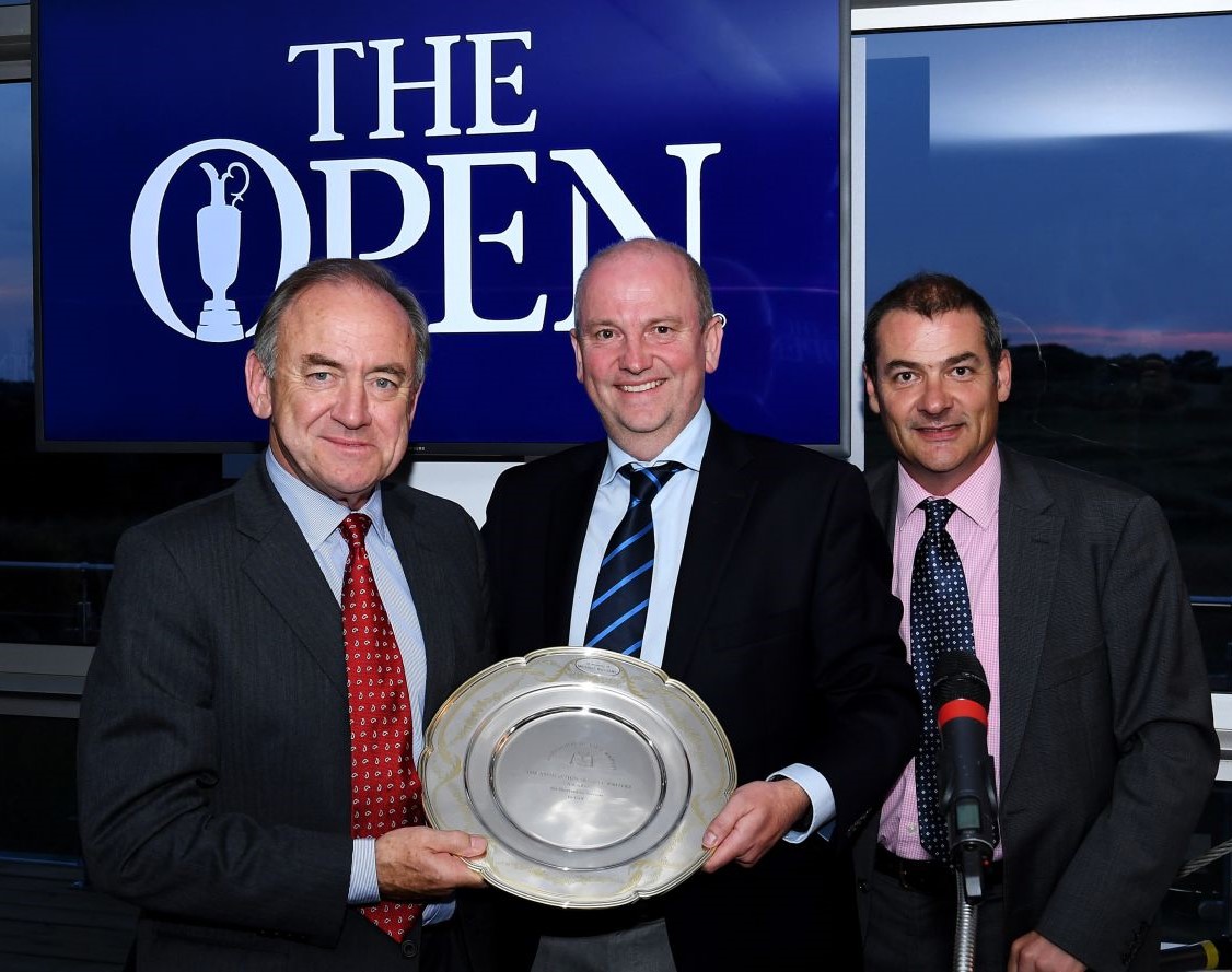 Peter Dawson receives the Michael Williams award from Roddy Williams.