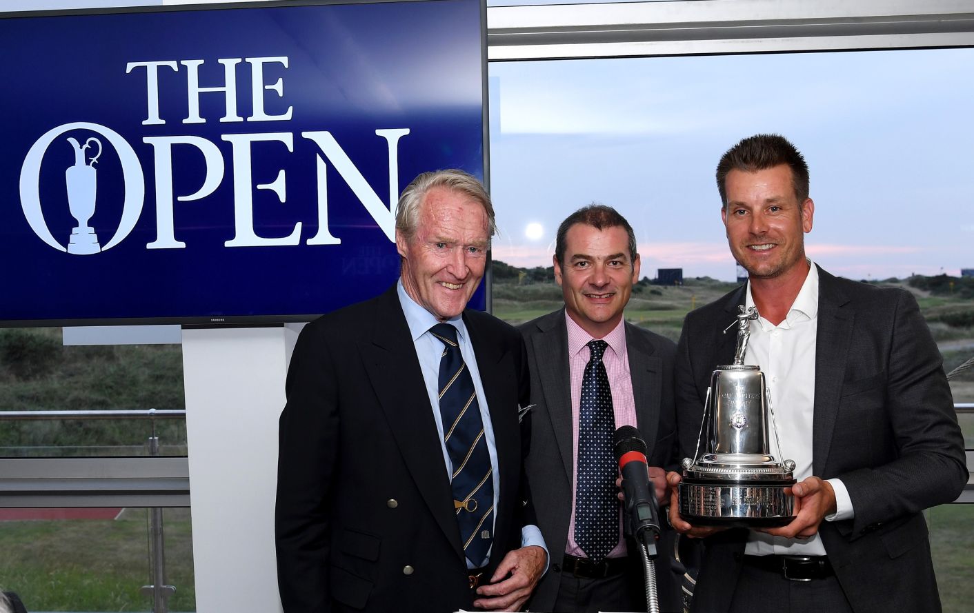 AGW President Goran Zachrisson , Iain Carter and Henrik Stenson with the AGW Golfer of the Year award. .