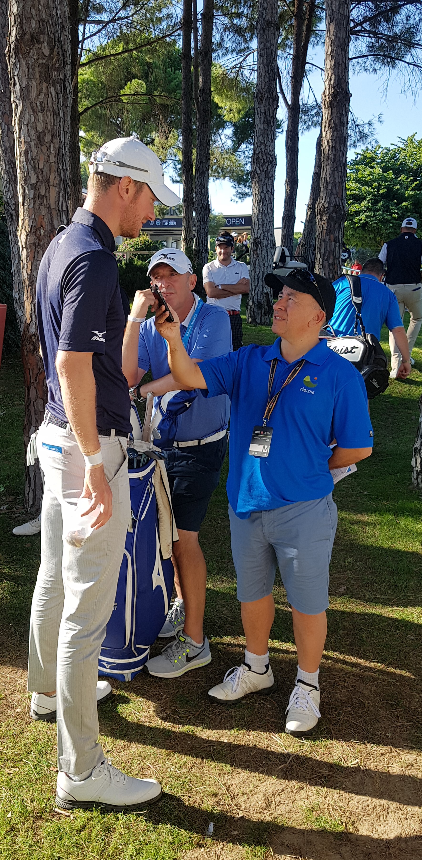 Tony Jimenex 'stretched' to get a scoop from Chris Wood at the Turkish Airlines Open.