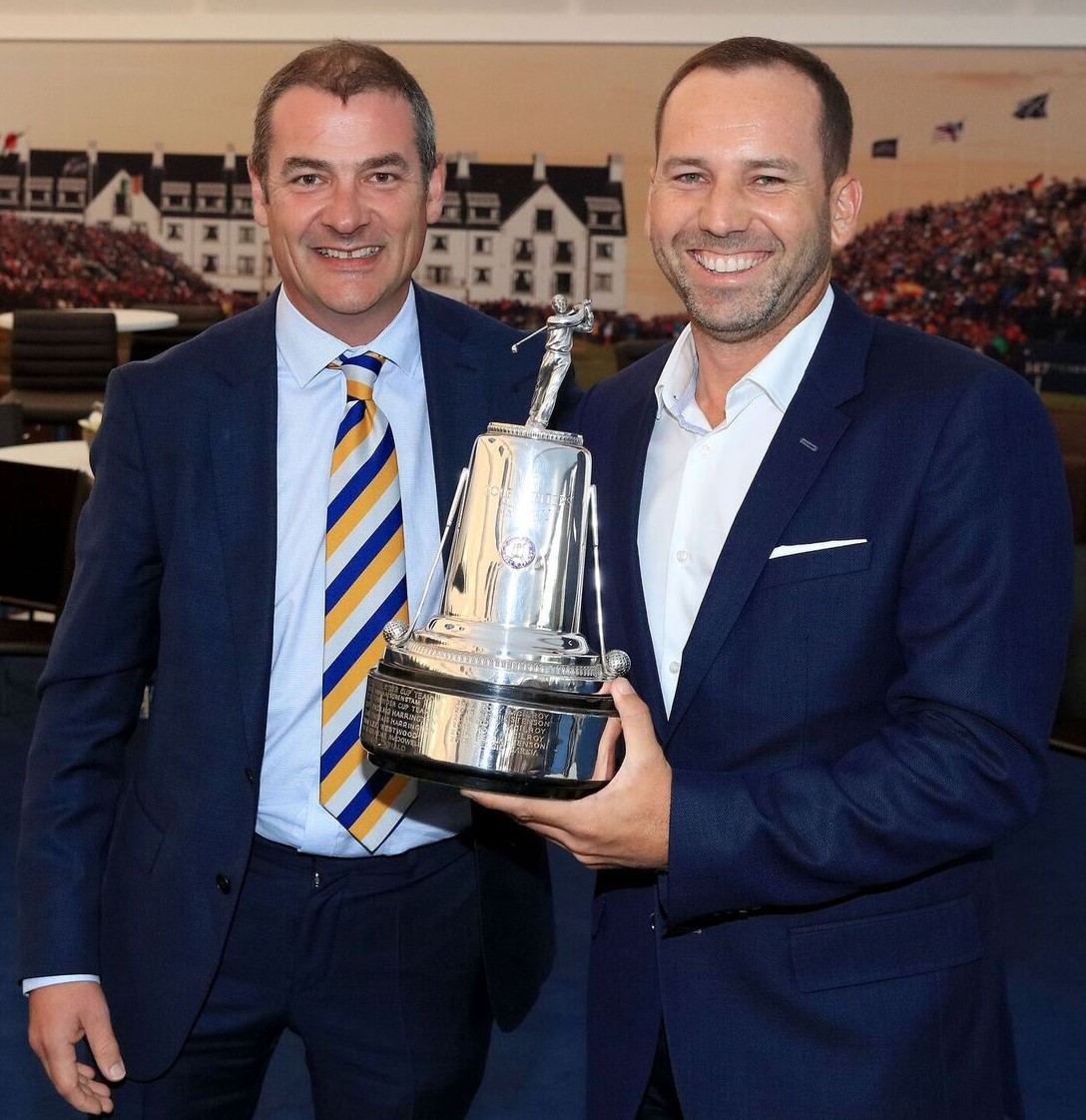 AGW Chairman Iain Carter hands the AGW Golfer of the Year trophy to Sergio Garcia. (Photo - David Cannon)