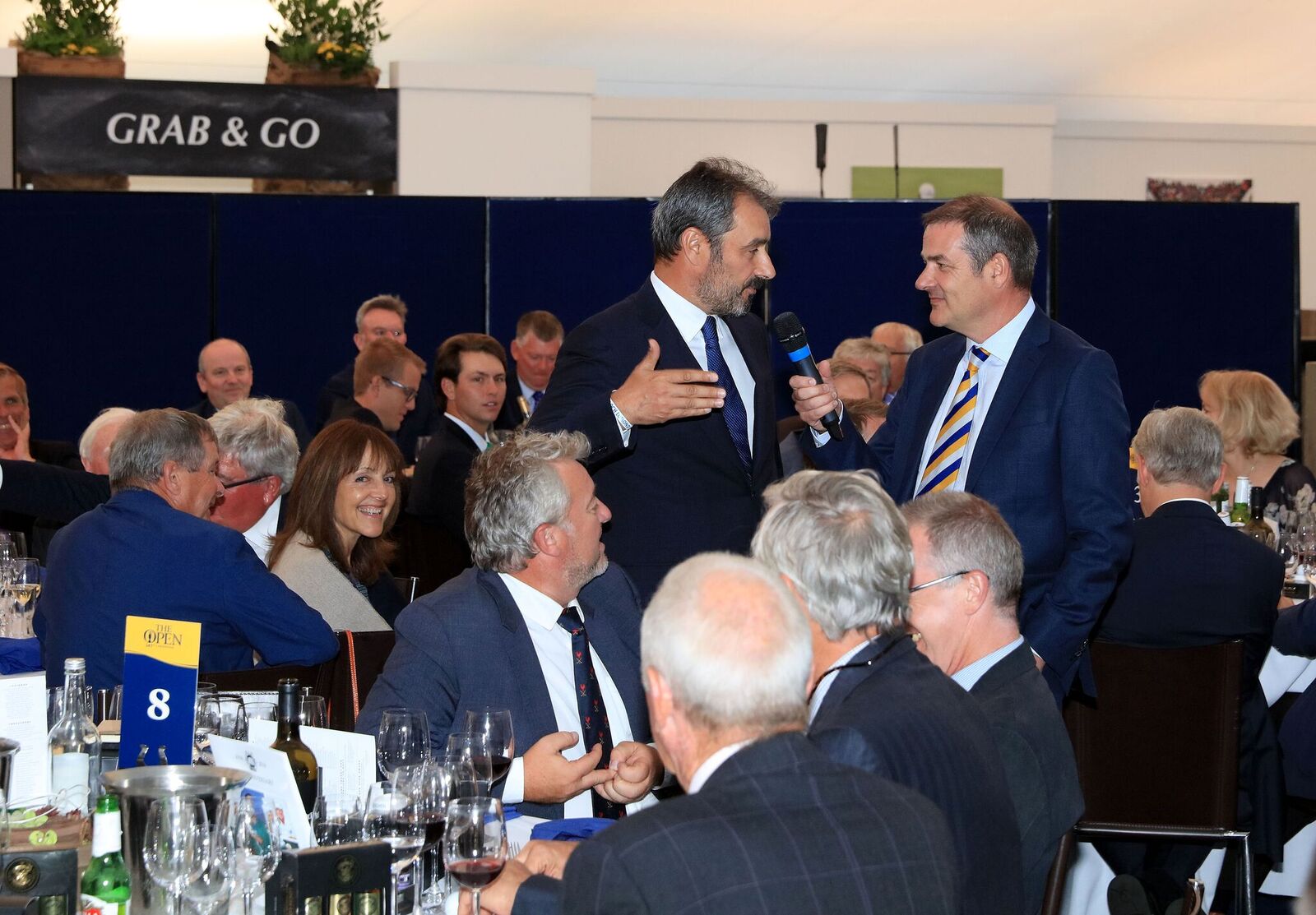 Jean Van DeVelde chatting with annual dinner MC and AGW Chairman, Iain Carter. (Photo with thanks David Cannon)